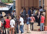 Polres Nabire Kawal Aksi Damai Mahasiswa Dengan Pendekatan Persuasif