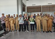 Sambutan Hangat Adat dan Forkopimda untuk Kajari Nabire yang Baru di Bandara