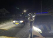 Malam Nabire Bersinar Biru: Patroli “Blue Light” Sat Lantas Jaga Ketertiban dan Keamanan Jalan Raya