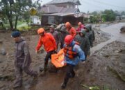 Banjir Bandang Sumatera Makan 303 Korban Jiwa, Pencarian Terus Berlanjut