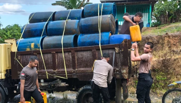 Gudang dan Pabrik Cap Tikus Digerebek, Polisi Sita Ratusan Botol Miras Ilegal