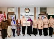 DWP Kemendagri Serahkan Bantuan untuk Korban Gempa di NTT