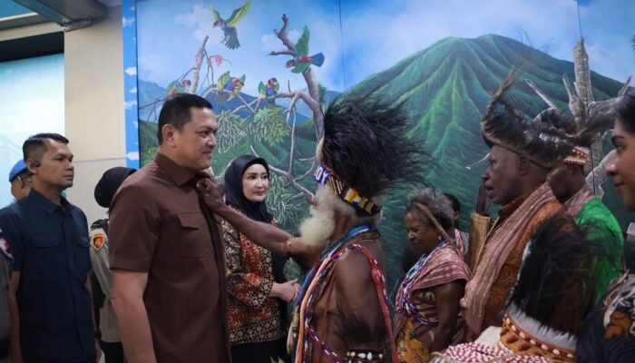 Brigjen Pol. Hengki Haryadi Tiba di Sorong, Disambut Wakapolda dan Forkopimda